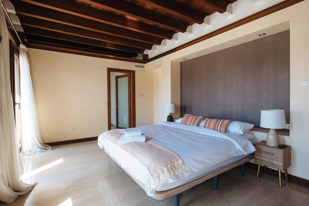 Rabadan Brand New Amazing House With Terrace Parking Séville